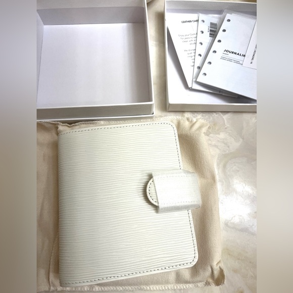 Cloth & Paper Leather Contoured Pocket Size Planner - Picture 6 of 11